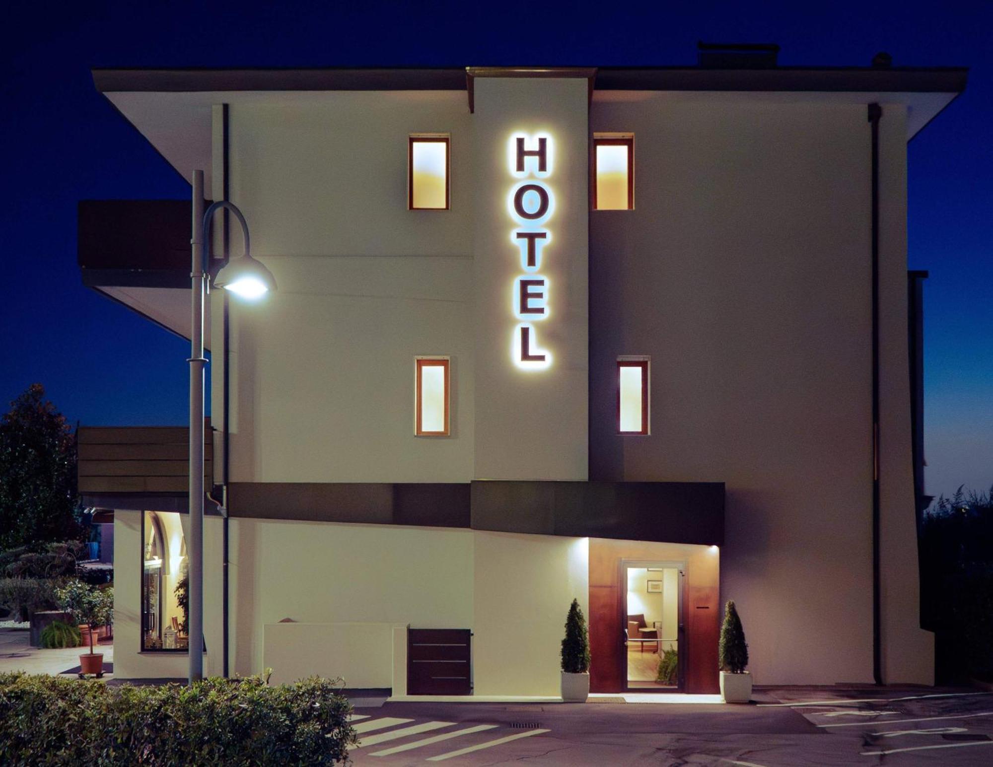 Albergo Ristorante Belvedere Thiene Buitenkant foto