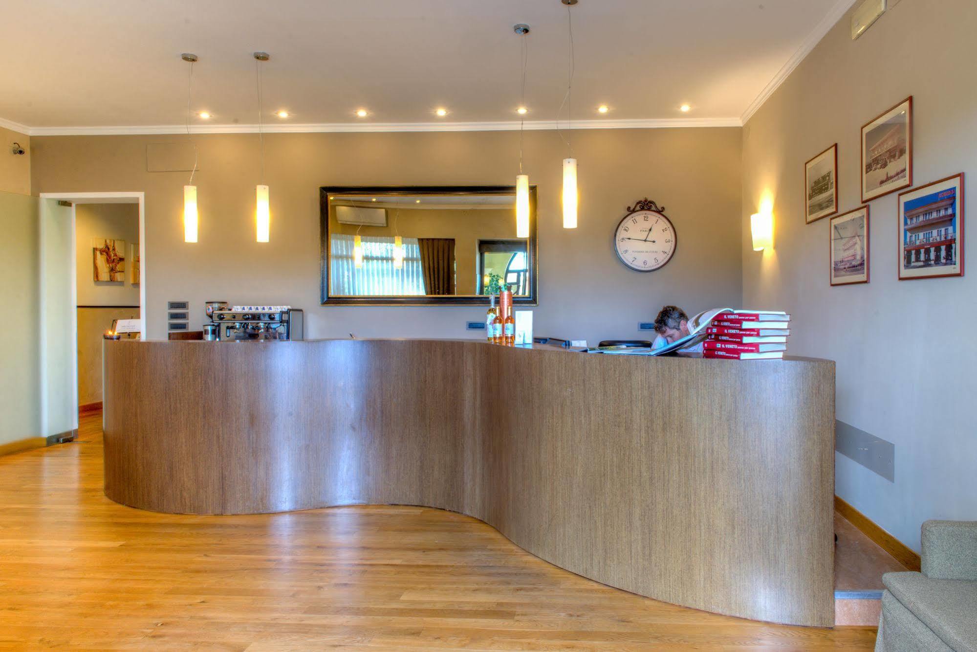 Albergo Ristorante Belvedere Thiene Buitenkant foto